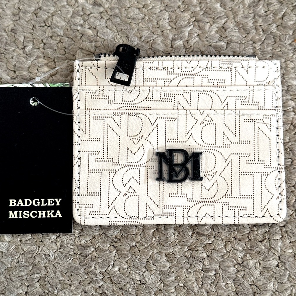 ❤️ NWT New Badgley Mischka Beige Mini Credit Card Holder Vegan
